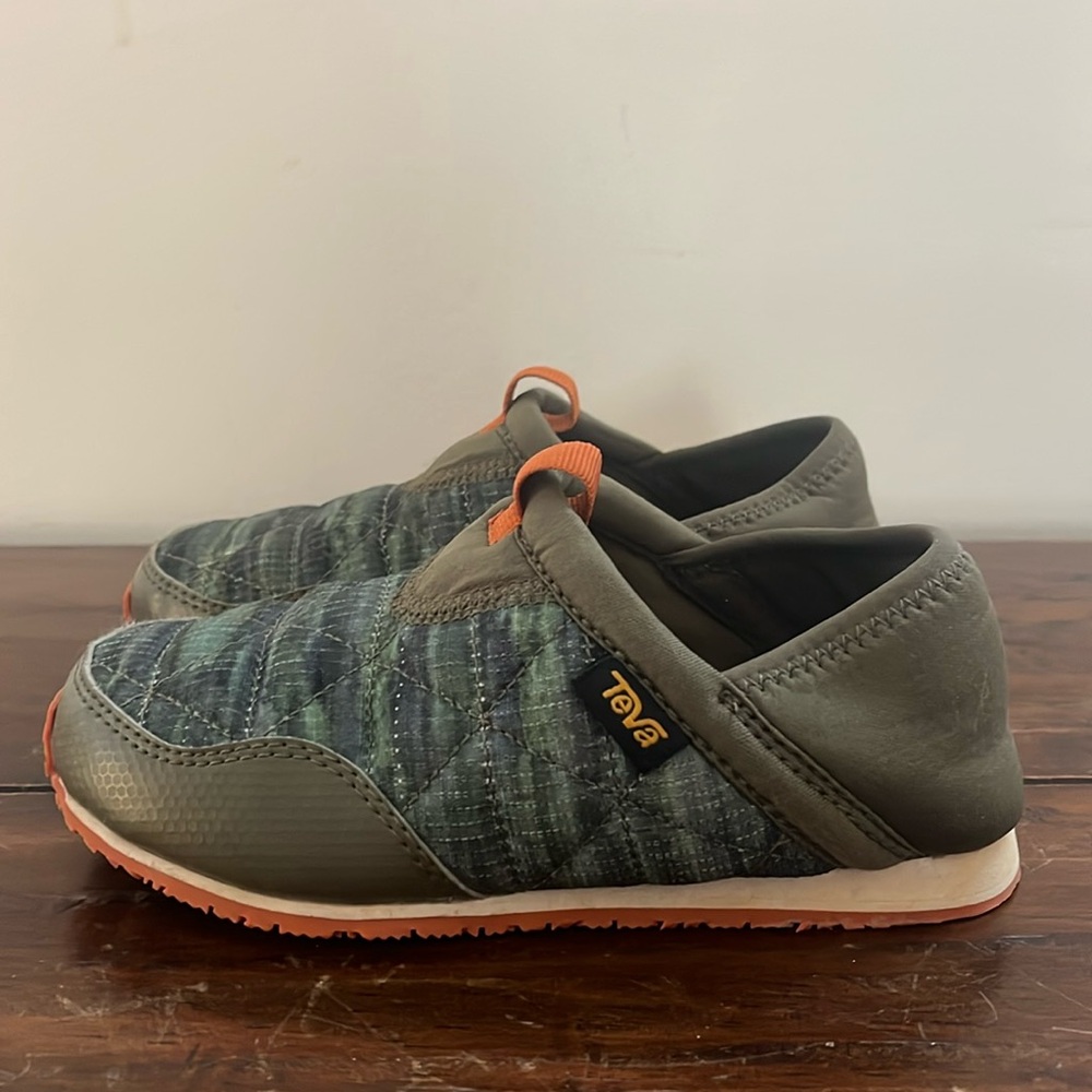 Teva ReEmber slide-ons